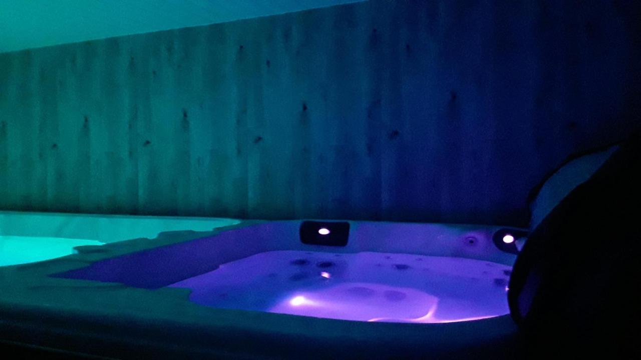 Amazing Cottage With Private Indoor Swim Pool And Hot Tub Grantown-on-Spey Ngoại thất bức ảnh